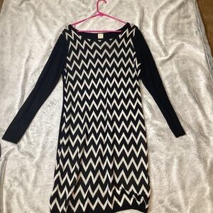 A black-white casual dress. XL size.